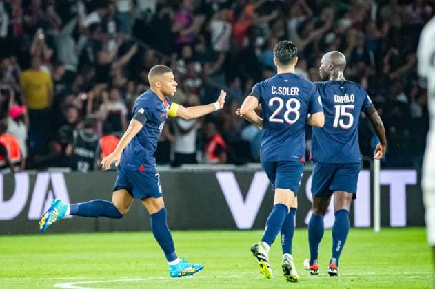 Joie des joueurs du Paris SG aprÃ s le but de Kylian Mbappe (Paris SG) FOOTBALL : Paris Saint Germain - OGC Nice - Ligue 1 - JournÃ e 5 - 15 09 2023 BaptisteAutissier Panoramic 