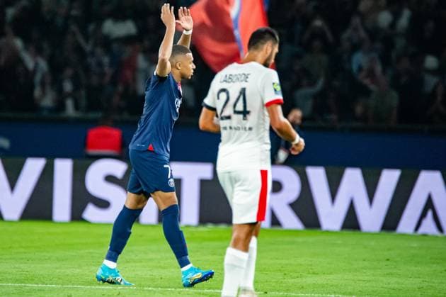 Joie des joueurs du Paris SG aprÃ s le but de Kylian Mbappe (Paris SG) FOOTBALL : Paris Saint Germain - OGC Nice - Ligue 1 - JournÃ e 5 - 15 09 2023 BaptisteAutissier Panoramic 