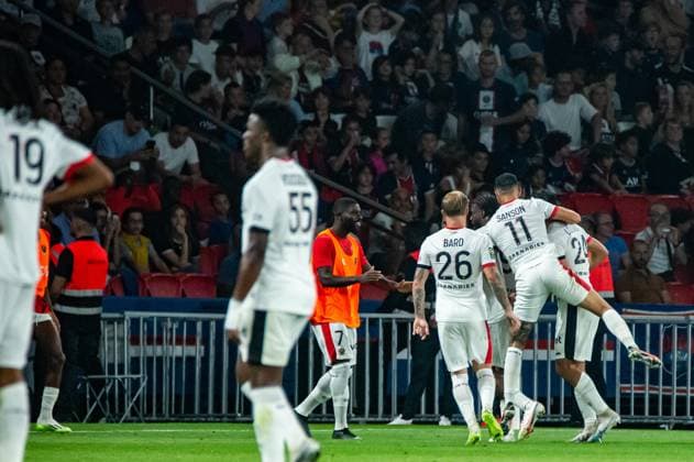Joie des joueurs de l OGC Nice aprÃ s le but de Gaetan Laborde (OGC Nice) FOOTBALL : Paris Saint Germain - OGC Nice - Ligue 1 - JournÃ e 5 - 15 09 2023 BaptisteAutissier Panoramic 