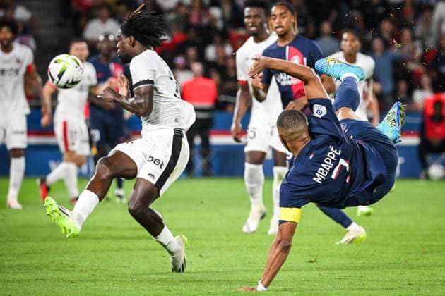 September 15, 2023, Paris, France, France: Jordan LOTOMBA of Nice and Kylian MBAPPE of PSG scores his goal during the Ligue 1 match between Paris Saint-Germain (PSG) and OGC Nice at Parc des Princes Stadium on September 15, 2023 in Paris, France. Paris France - ZUMAm308 20230915_zsp_m308_012 Copyright: xMatthieuxMirvillex