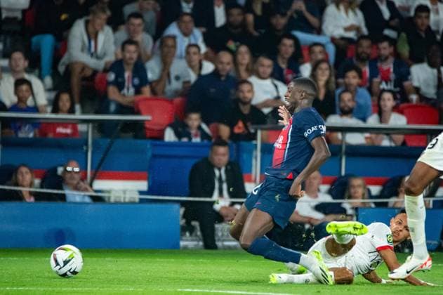 Ousmane Dembele (Paris SG) Sofiane Diop (OGC Nice) FOOTBALL : Paris Saint Germain - OGC Nice - Ligue 1 - JournÃ e 5 - 15 09 2023 BaptisteAutissier Panoramic 