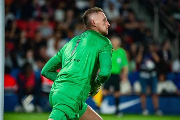 Marcin Bulka (OGC Nice) FOOTBALL : Paris Saint Germain - OGC Nice - Ligue 1 - JournÃ e 5 - 15 09 2023 BaptisteAutissier Panoramic 