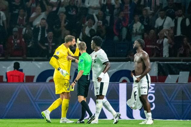 Gianluigi Donnarumma (Paris SG) Terem Moffi (OGC Nice) FOOTBALL : Paris Saint Germain - OGC Nice - Ligue 1 - JournÃ e 5 - 15 09 2023 BaptisteAutissier Panoramic 