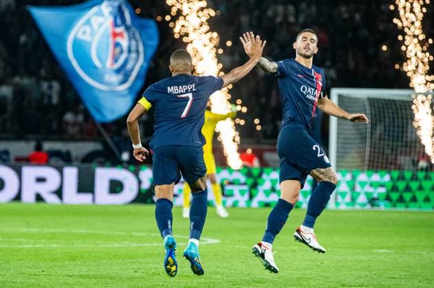 Joie des joueurs du Paris SG aprÃ s le but de Kylian Mbappe (Paris SG) FOOTBALL : Paris Saint Germain - OGC Nice - Ligue 1 - JournÃ e 5 - 15 09 2023 BaptisteAutissier Panoramic 