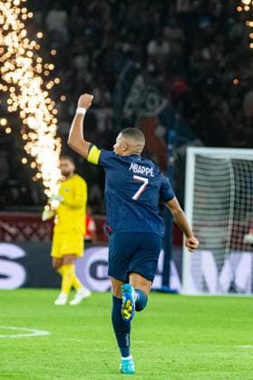 Joie des joueurs du Paris SG aprÃ s le but de Kylian Mbappe (Paris SG) FOOTBALL : Paris Saint Germain - OGC Nice - Ligue 1 - JournÃ e 5 - 15 09 2023 BaptisteAutissier Panoramic 