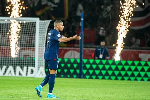 Joie des joueurs du Paris SG aprÃ s le but de Kylian Mbappe (Paris SG) FOOTBALL : Paris Saint Germain - OGC Nice - Ligue 1 - JournÃ e 5 - 15 09 2023 BaptisteAutissier Panoramic 