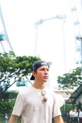 LAWSON Liam (nzl), Scuderia AlphaTauri AT04, portrait during the 2023 Formula 1 Singapore Airlines Singapore Grand Prix, 15th round of the 2023 Formula One World Championship, WM, Weltmeisterschaft from September 15 to 17, 2023 on the Marina Bay Street Circuit, in Singapore - F1 - SINGAPORE GRAND PRIX 2023 DPPI Panoramic  00123034_G0OD6800
