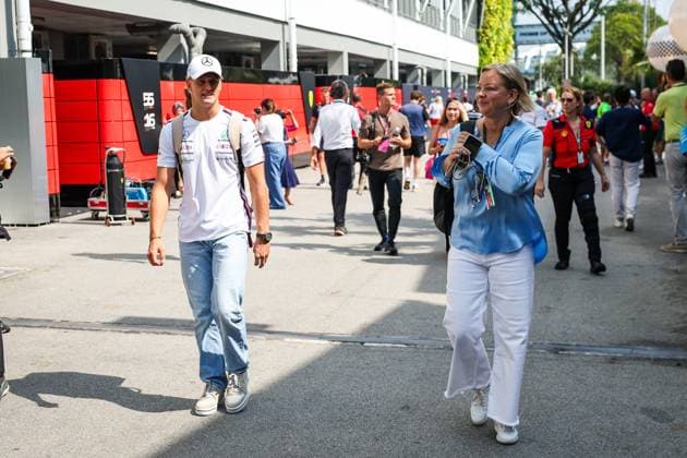 SCHUMACHER Mick (ger), Reserve Driver of Mercedes AMG F1 Team, with Sabine Kehm, during the 2023 Formula 1 Singapore Airlines Singapore Grand Prix, 15th round of the 2023 Formula One World Championship, WM, Weltmeisterschaft from September 15 to 17, 2023 on the Marina Bay Street Circuit, in Singapore - F1 - SINGAPORE GRAND PRIX 2023 DPPI Panoramic  00123034_G0OD6894