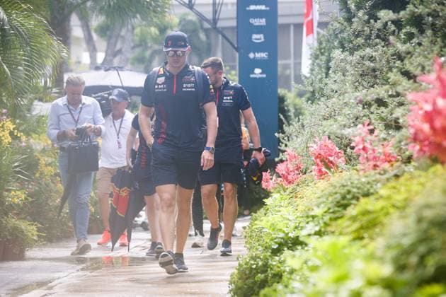 VERSTAPPEN Max (ned), Red Bull Racing RB19, portrait during the 2023 Formula 1 Singapore Airlines Singapore Grand Prix, 15th round of the 2023 Formula One World Championship, WM, Weltmeisterschaft from September 15 to 17, 2023 on the Marina Bay Street Circuit, in Singapore - F1 - SINGAPORE GRAND PRIX 2023 DPPI Panoramic  00123034_AV6_6199