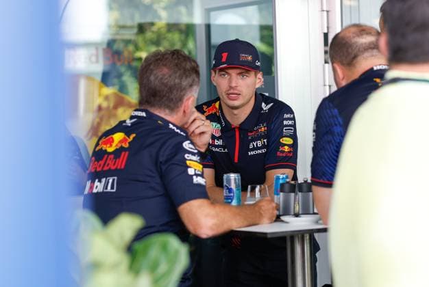 1 Max Verstappen (NLD, Oracle Red Bull Racing), F1 Grand Prix of Singapore at Marina Bay Street Circuit on September 16, 2023 in Singapore, Singapore. (Photo by HOCH ZWEI) Singapore Singapore