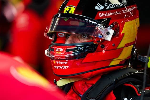 SAINZ Carlos (spa), Scuderia Ferrari SF-23, portrait, during the 2023 Formula 1 Singapore Airlines Singapore Grand Prix, 15th round of the 2023 Formula One World Championship, WM, Weltmeisterschaft from September 15 to 17, 2023 on the Marina Bay Street Circuit, in Singapore - F1 - SINGAPORE GRAND PRIX 2023 DPPI Panoramic  00123034_G0OD7077