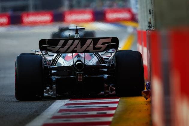 20 MAGNUSSEN Kevin (den), Haas F1 Team VF-23 Ferrari, action during the 2023 Formula 1 Singapore Airlines Singapore Grand Prix, 15th round of the 2023 Formula One World Championship, WM, Weltmeisterschaft from September 15 to 17, 2023 on the Marina Bay Street Circuit, in Singapore - F1 - SINGAPORE GRAND PRIX 2023 DPPI Panoramic  00123034_G0OD7696