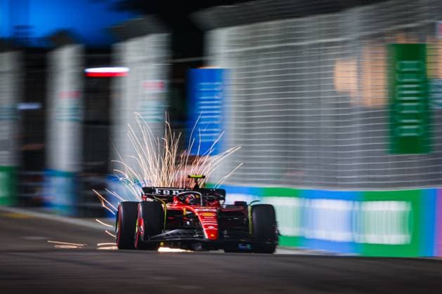 55 SAINZ Carlos (spa), Scuderia Ferrari SF-23, action during the 2023 Formula 1 Singapore Airlines Singapore Grand Prix, 15th round of the 2023 Formula One World Championship, WM, Weltmeisterschaft from September 15 to 17, 2023 on the Marina Bay Street Circuit, in Singapore - F1 - SINGAPORE GRAND PRIX 2023 DPPI Panoramic  00123034_AV3_7497