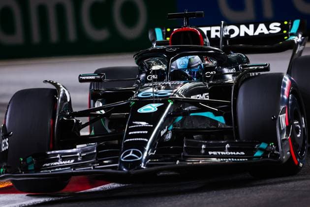 63 RUSSELL George (gbr), Mercedes AMG F1 Team W14, action during the 2023 Formula 1 Singapore Airlines Singapore Grand Prix, 15th round of the 2023 Formula One World Championship, WM, Weltmeisterschaft from September 15 to 17, 2023 on the Marina Bay Street Circuit, in Singapore - F1 - SINGAPORE GRAND PRIX 2023 DPPI Panoramic  00123034_AV3_7937