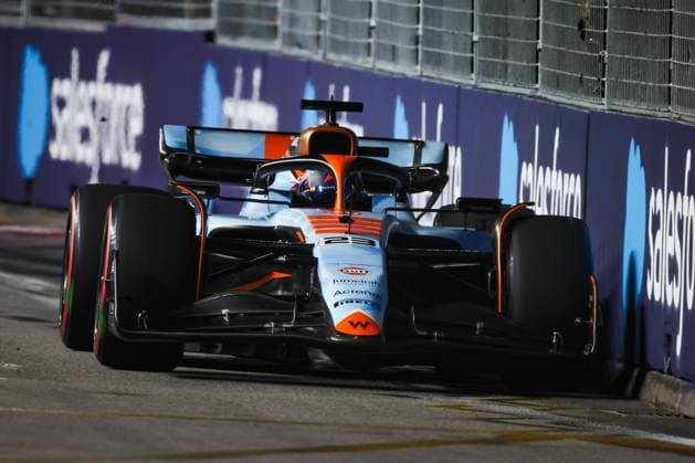 23 ALBON Alexander (tha), Williams Racing FW45, action during the 2023 Formula 1 Singapore Airlines Singapore Grand Prix, 15th round of the 2023 Formula One World Championship, WM, Weltmeisterschaft from September 15 to 17, 2023 on the Marina Bay Street Circuit, in Singapore - F1 - SINGAPORE GRAND PRIX 2023 DPPI Panoramic  00123034_G0OD9345