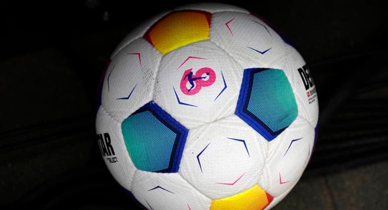 RheinEnergieStadion Köln, 16.9.2023, Fussball: Saison 2023 24, Bundesliga 4. Spieltag, 1.FC Köln (KOE) vs TSG 1899 Hoffenheim (TSG) Logo 60 Jahre Bundesliga auf dem Derbystar Spielball DFL REGULATIONS PROHIBIT ANY USE OF PHOTOGRAPHS AS IMAGE SEQUENCES AND OR QUASI-VIDEO