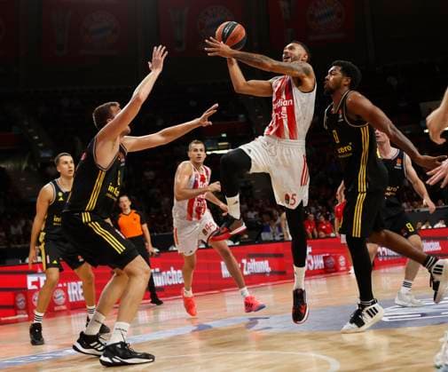 Sport Themen der Woche KW37 Sport Bilder des Tages 16.09.2022, BMW Park, Magenta Cup, Alba Berlin vs Roter Stern Belgrad, Basketball Sport, im Bild: Malte Delow (Alba Berlin), A. Hanga (Roter Stern), Jonas Mattisseck (Alba Berlin) *** 16 09 2022, BMW Park, Magenta Sport Cup, Alba Berlin vs Red Star Belgrade, basketball sports, in the picture Malte Delow Alba Berlin , A Hanga Red Star , Jonas Mattisseck Alba Berlin