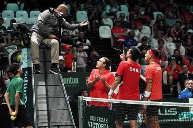 Tennis, Davis Cup, Kanada - Chile Photo Michele Nucci LaPresse - September 16, 2023 Bologna, Italy - tennis - Canada vs. Chile - Finals group A - double match between Alexis Galarneau and Vasek Pospisil (CAN) vs. Alejandro Tabilo and Tomas Barrios Vera (CHI) - Davis Cup 2023 - Unipol Arena. In the pic: Chile team captain Nico Massu argues with the referee Mr. Bernardes  Copyright: xMichelexNucci LaPressex