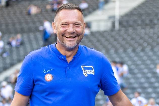 Berlin, 17.09.23, Fussball, 2.Bundesliga, 6. Spieltag, Hertha BSC - Eintracht Braunschweig, Olympiastadion. Trainer Pal Dardai von Hertha BSC vor dem Interview. DFL regulations and DFB regulations prohibit any use of photographs as image sequences and or quasi-video, Foto: Andreas Gora Hertha BSC - Eintracht Braunschweig