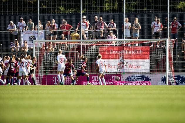 GOOGLE PIXEL Frauen Bundesliga: 1. FC Koeln - RB Leipzig; 17.09.2023 Sandra Starke (RB Leipzig, 13) trifft zum 1:1 GOOGLE PIXEL Frauen Bundesliga, 1. FC Koeln - RB Leipzig, Koeln, Franz-Kremer-Stadion am 17.09.2023 DFB REGULATIONS PROHIBIT ANY USE OF PHOTOGRAPHS AS IMAGE SEQUENCES AND OR QUASI-VIDEO. Copyright: xBEAUTIFULxSPORTS Wunderlx