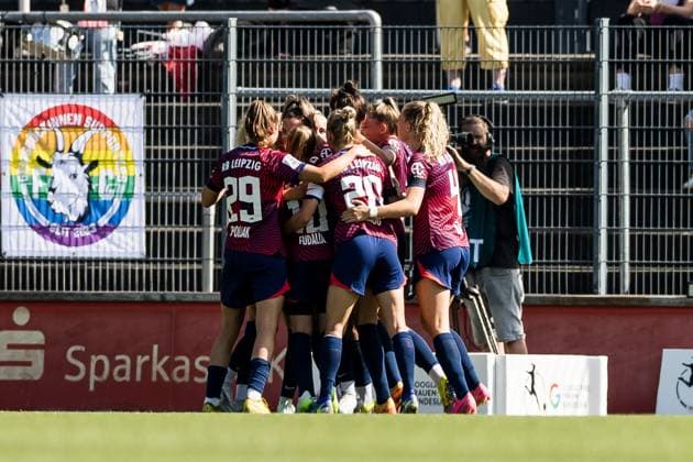 GOOGLE PIXEL Frauen Bundesliga: 1. FC Koeln - RB Leipzig; 17.09.2023 Jubel zum 1:1 durch Sandra Starke (RB Leipzig, 13) GOOGLE PIXEL Frauen Bundesliga, 1. FC Koeln - RB Leipzig, Koeln, Franz-Kremer-Stadion am 17.09.2023 DFB REGULATIONS PROHIBIT ANY USE OF PHOTOGRAPHS AS IMAGE SEQUENCES AND OR QUASI-VIDEO. Copyright: xBEAUTIFULxSPORTS Wunderlx