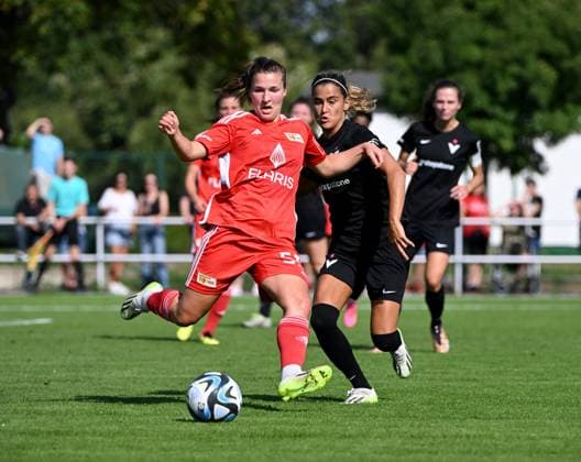 Fussball, Frauen, Regionalliga Nordost, Saison 2023 2024 (4. Spieltag), 1. FC Union Berlin - FC Viktoria 89, v. l. Katja Orschmann (1. Frauen 1. FC Union), Aylin Yaren (FC Viktoria 1889 Berlin), 17.09. 2023, Copyright: xMatthiasxKochx