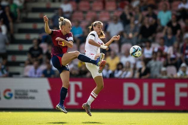 GOOGLE PIXEL Frauen Bundesliga: 1. FC Koeln - RB Leipzig; 17.09.2023 Zweikampf Victoria Krug (RB Leipzig, 20), Natalia Padilla-Bidas (1. FC Koeln, 22) GOOGLE PIXEL Frauen Bundesliga, 1. FC Koeln - RB Leipzig, Koeln, Franz-Kremer-Stadion am 17.09.2023 DFB REGULATIONS PROHIBIT ANY USE OF PHOTOGRAPHS AS IMAGE SEQUENCES AND OR QUASI-VIDEO. Copyright: xBEAUTIFULxSPORTS Wunderlx