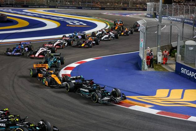 Start, 63 George Russell (GBR, Mercedes-AMG Petronas F1 Team), 4 Lando Norris (GBR, McLaren F1 Team), 14 Fernando Alonso (ESP, Aston Martin Aramco Cognizant F1 Team), F1 Grand Prix of Singapore at Marina Bay Street Circuit on September 17, 2023 in Singapore, Singapore. (Photo by HOCH ZWEI) Singapore Singapore