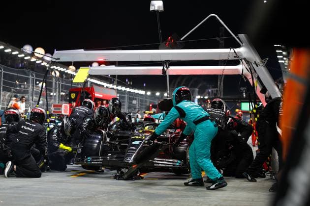 44 Lewis Hamilton (GBR, Mercedes-AMG Petronas F1 Team), F1 Grand Prix of Singapore at Marina Bay Street Circuit on September 17, 2023 in Singapore, Singapore. (Photo by HOCH ZWEI) Singapore Singapore