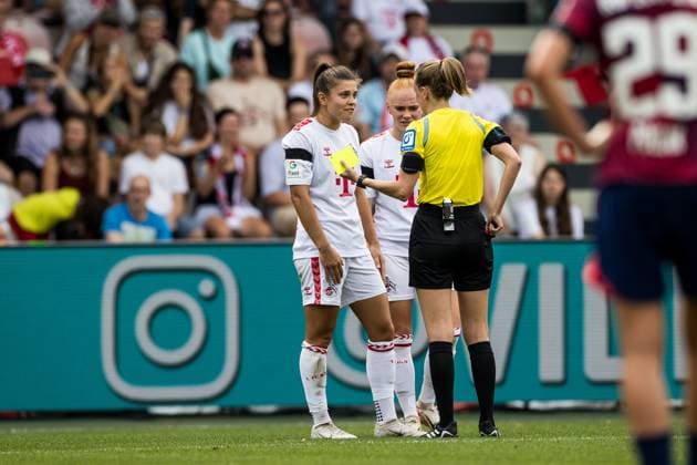 GOOGLE PIXEL Frauen Bundesliga: 1. FC Koeln - RB Leipzig; 17.09.2023 Gelb-Rot fuer Martyna Wiankowska (1. FC Koeln, 26) GOOGLE PIXEL Frauen Bundesliga, 1. FC Koeln - RB Leipzig, Koeln, Franz-Kremer-Stadion am 17.09.2023 DFB REGULATIONS PROHIBIT ANY USE OF PHOTOGRAPHS AS IMAGE SEQUENCES AND OR QUASI-VIDEO. Copyright: xBEAUTIFULxSPORTS Wunderlx