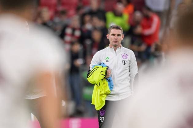 Fußball, 1. Bundesliga, 20230915, FC Bayern München - Bayer 04 Leverkusen. Im Bild Co-Trainer des FC Bayern München Anthony BARRY Aufwärmen. München Allianz Arena Bayern Deutschland Copyright: Passion2Press MarkusxFischerx