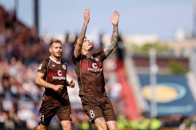 Sport Themen der Woche KW37 Hamburg, 17. September 2023 - Fußball, 2. Bundesliga 2023 24, FC St. Pauli - Holstein Kiel: Eric Smith (FC St. Pauli, 8) bejubelt seinen Treffer zum 2:0 DFL REGULATIONS PROHIBIT ANY USE OF PHOTOGRAPHS AS IMAGE SEQUENCES AND OR QUASI-VIDEO. *** Hamburg, 17 September 2023 Football, 2 Bundesliga 2023 24, FC St Pauli Holstein Kiel Eric Smith FC St Pauli, 8 celebrates his goal to 2 0 DFL REGULATES PROHIBIT ANY USE OF PHOTOGRAPHS AS IMAGE SEQUENCES AND OR QUASI VIDEO