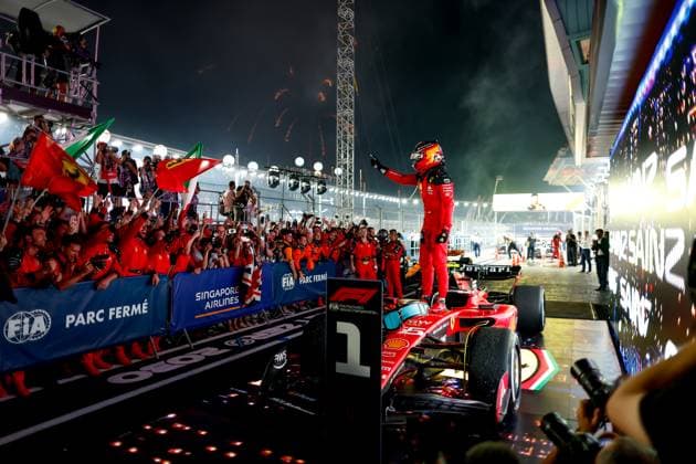 55 Carlos Sainz (ESP, Scuderia Ferrari), F1 Grand Prix of Singapore at Marina Bay Street Circuit on September 17, 2023 in Singapore, Singapore. (Photo by HOCH ZWEI) Singapore Singapore