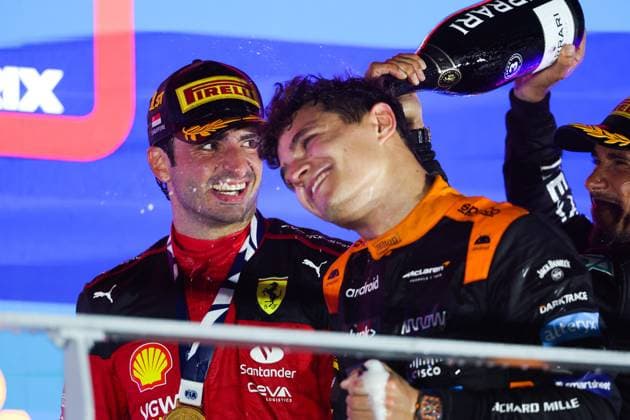 podium SAINZ Carlos (spa), Scuderia Ferrari SF-23, NORRIS Lando (gbr), McLaren F1 Team MCL60, portrait during the 2023 Formula 1 Singapore Airlines Singapore Grand Prix, 15th round of the 2023 Formula One World Championship, WM, Weltmeisterschaft from September 15 to 17, 2023 on the Marina Bay Street Circuit, in Singapore - F1 - SINGAPORE GRAND PRIX 2023 - RACE DPPI Panoramic  00123035_AV3_0069