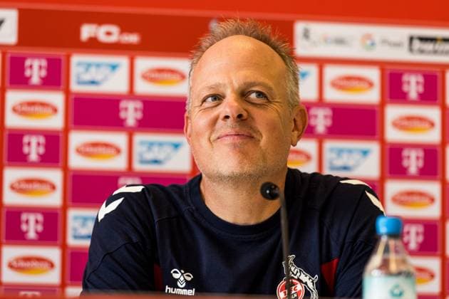 GOOGLE PIXEL Frauen Bundesliga: 1. FC Koeln - RB Leipzig; 17.09.2023 Daniel Weber (Trainer 1. FC Koeln) grinsend in der Pressekonferenz GOOGLE PIXEL Frauen Bundesliga, 1. FC Koeln - RB Leipzig, Koeln, Franz-Kremer-Stadion am 17.09.2023 DFB REGULATIONS PROHIBIT ANY USE OF PHOTOGRAPHS AS IMAGE SEQUENCES AND OR QUASI-VIDEO. Copyright: xBEAUTIFULxSPORTS Wunderlx