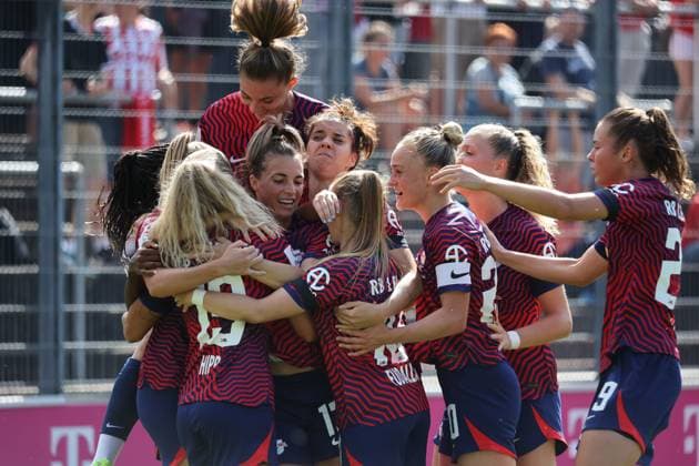 Torjubel 1-1 durch Sandra Starke (Leipzig), 1. FC Köln - RB Leipzig, Google Pixel Frauen Bundesliga, 1. Spieltag, Köln, Deutschland, 17.09.2023.