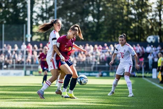 GOOGLE PIXEL Frauen Bundesliga: 1. FC Koeln - RB Leipzig; 17.09.2023 Zweikampf Natalia Padilla-Bidas (1. FC Koeln, 22), Julia Landenberger (RB Leipzig, 21) GOOGLE PIXEL Frauen Bundesliga, 1. FC Koeln - RB Leipzig, Koeln, Franz-Kremer-Stadion am 17.09.2023 DFB REGULATIONS PROHIBIT ANY USE OF PHOTOGRAPHS AS IMAGE SEQUENCES AND OR QUASI-VIDEO. Copyright: xBEAUTIFULxSPORTS Wunderlx