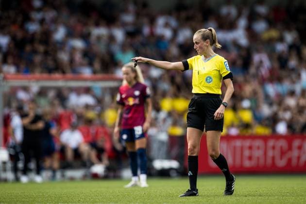GOOGLE PIXEL Frauen Bundesliga: 1. FC Koeln - RB Leipzig; 17.09.2023 Schiedsrichterin Davina Lutz GOOGLE PIXEL Frauen Bundesliga, 1. FC Koeln - RB Leipzig, Koeln, Franz-Kremer-Stadion am 17.09.2023 DFB REGULATIONS PROHIBIT ANY USE OF PHOTOGRAPHS AS IMAGE SEQUENCES AND OR QUASI-VIDEO. Copyright: xBEAUTIFULxSPORTS Wunderlx