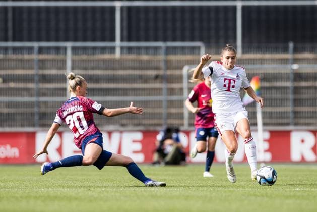 GOOGLE PIXEL Frauen Bundesliga: 1. FC Koeln - RB Leipzig; 17.09.2023 Victoria Krug (RB Leipzig, 20), Martyna Wiankowska (1. FC Koeln, 26) GOOGLE PIXEL Frauen Bundesliga, 1. FC Koeln - RB Leipzig, Koeln, Franz-Kremer-Stadion am 17.09.2023 DFB REGULATIONS PROHIBIT ANY USE OF PHOTOGRAPHS AS IMAGE SEQUENCES AND OR QUASI-VIDEO. Copyright: xBEAUTIFULxSPORTS Wunderlx