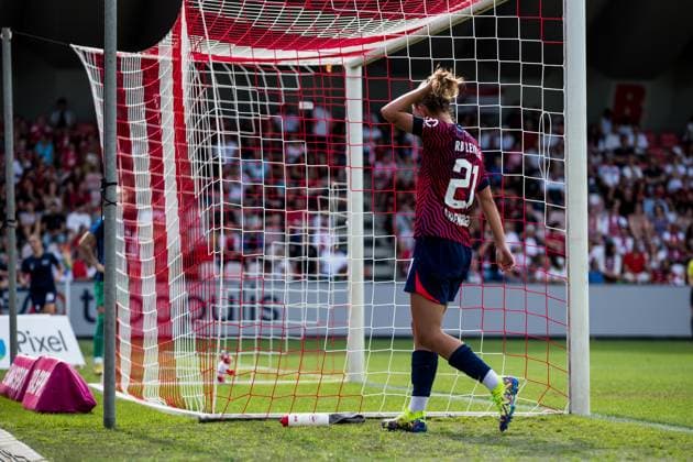 GOOGLE PIXEL Frauen Bundesliga: 1. FC Koeln - RB Leipzig; 17.09.2023 Julia Landenberger (RB Leipzig, 21) muss mit Gelb-Rot vom Platz GOOGLE PIXEL Frauen Bundesliga, 1. FC Koeln - RB Leipzig, Koeln, Franz-Kremer-Stadion am 17.09.2023 DFB REGULATIONS PROHIBIT ANY USE OF PHOTOGRAPHS AS IMAGE SEQUENCES AND OR QUASI-VIDEO. Copyright: xBEAUTIFULxSPORTS Wunderlx