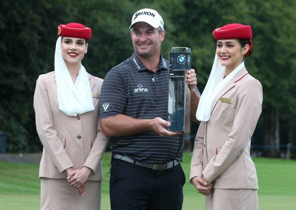 BMW PGA, Golf Herren Championship, Round 4, DP World Tour, European Tour, Wentworth Golf Club, Surrey, UK. - 17th September 2023. Ryan Fox of New Zealand Holds aloft The 2023 BMW PGA Championship Trophy after winning the tournament with a score of -18 Par. - BMW PGA Championship, Round 4, DP World Tour, European Tour, Wentworth Golf Club, Surrey, UK. - 17th September 2023. Surrey Wentworth Golf Course United Kingdom Copyright: xDanxWeirx CP_BMW_PGA_Championship_Round_4_63