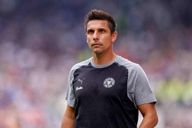 Hamburg, 17. September 2023 - Fußball, 2. Bundesliga 2023 24, FC St. Pauli - Holstein Kiel: Marcel Rapp (Holstein Kiel, Trainer) DFL REGULATIONS PROHIBIT ANY USE OF PHOTOGRAPHS AS IMAGE SEQUENCES AND OR QUASI-VIDEO. *** Hamburg, 17 September 2023 Football, 2 Bundesliga 2023 24, FC St Pauli Holstein Kiel Marcel Rapp Holstein Kiel, Coach DFL REGULATIONS PROHIBIT ANY USE OF PHOTOGRAPHS AS IMAGE SEQUENCES AND OR QUASI VIDEO