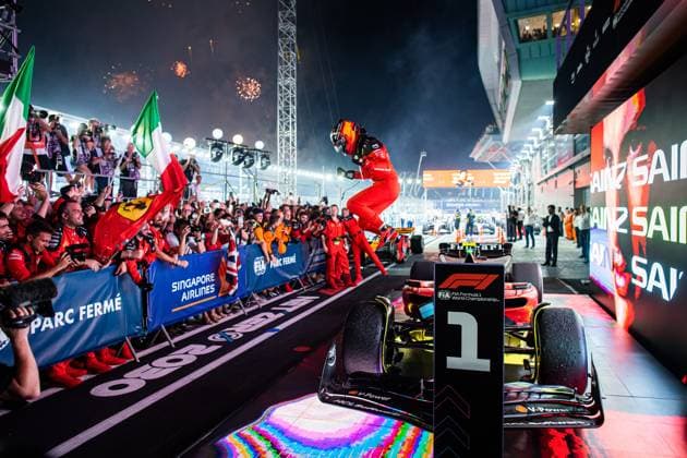 55 Carlos Sainz (ESP, Scuderia Ferrari), F1 Grand Prix of Singapore at Marina Bay Street Circuit on September 17, 2023 in Singapore, Singapore. (Photo by HOCH ZWEI) Singapore Singapore