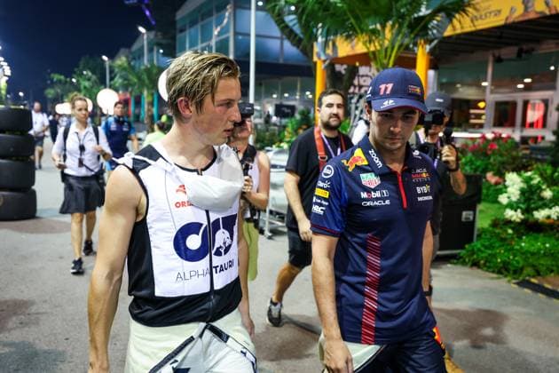 40 Liam Lawson (NZL, Scuderia AlphaTauri), 11 Sergio Perez (MEX, Oracle Red Bull Racing), F1 Grand Prix of Singapore at Marina Bay Street Circuit on September 17, 2023 in Singapore, Singapore. (Photo by HOCH ZWEI) Singapore Singapore