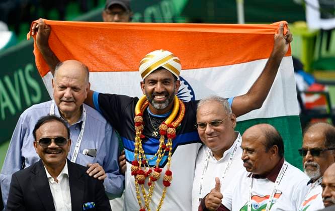 Sport Bilder des Tages LUCKNOW, INDIA - SEPTEMBER 17: Top doubles tennis player Rohan Bopanna played his last Davis Cup match for India on Sunday. His different moods after playing the last match on September 17, 2023 in Lucknow, India. (Photo by Deepak Gupta Hindustan Times) Davis Cup 2023 India Vs Morocco