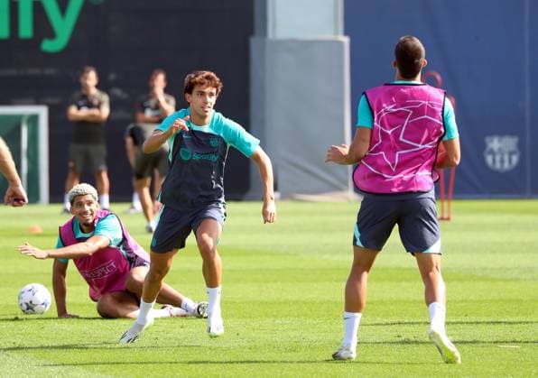 FC Barcelona, Barca Training Before Champions League Match Against Royal Antwerp Joao Felix and Ronald Araujo during the training session before the UEFA Champions League match against Royal Antwerp FC, in Barcelona, on 18th Septemnber 2023. Barcelona Barcelona Spain  Copyright: xUrbanandsportx originalFilename:urbanandsport-fcbarcel230918_np9U6.jpg