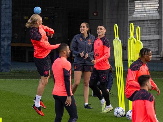Football - UEFA Champions League - Group G MD-1 - Manchester City FC v Red Star Belgrade CF MANCHESTER, ENGLAND - Monday, September 18, 2023: Manchester City s Erling Haaland (L) and Phil Foden during a training session at the Etihad Campus ahead of the UEFA Champions League Group G match between Manchester City FC and Red Star Belgrade. MANCHESTER City of Manchester Stadium GREATER MANCHESTER ENGLAND  Copyright: xDavidxRawcliffex P2023-09-18-Man_City_Red_Star_MD-1-84