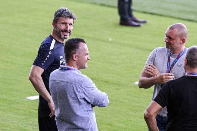 Antwerp s head coach Mark van Bommel pictured ahead of a training session of Belgian soccer team Royal Antwerp FC, on Monday 18 September 2023 in Barcelona, Spain. The team is preparing for tomorrow s game against FC Barcelona, Barca on day 1 of the Champions League group stage. TOM GOYVAERTS TomxGoyvaerts  x74380514x
