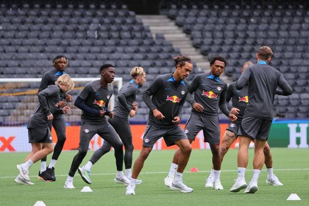 Bern - RB Leipzig CL Matchday-1 Bern, 18.09.2023, Wankdorf Stadion, Fussball , UEFA Champions League, Gruppe G , MD-1, Young Boys Bern vs. RB Leipzig , Abschlusstraining RB Leipzig , Im Bild: RB Leipzig Spieler machen Laufübungen . , Foto nur zur redaktionellen Nutzung bestimmt! . , UEFA regulations prohibit any use of photographs as image sequences and or quasi-video ,