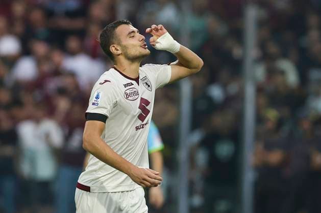 Sport Themen der Woche KW38 Sport Bilder des Tages Italy: Serie a football match Unione Sportiva Salernitana vs Torino Football Club Torino s Italian defender Alessandro Buongiorno celebrates after scoring a goal during the Serie A football match between Unione Sportiva Salernitana vs Torino Football Club at the Arechi Stadium in Salerno on September 18, 2023. ABPH0687_1 Copyright: xAntonioxBalascox